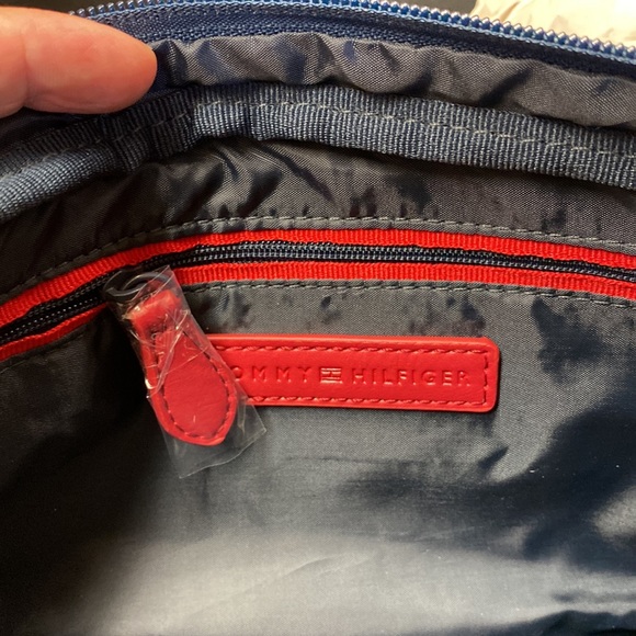 NEW Tommy Hilfiger Navy Blue Cross Body Bag - Picture 6 of 7